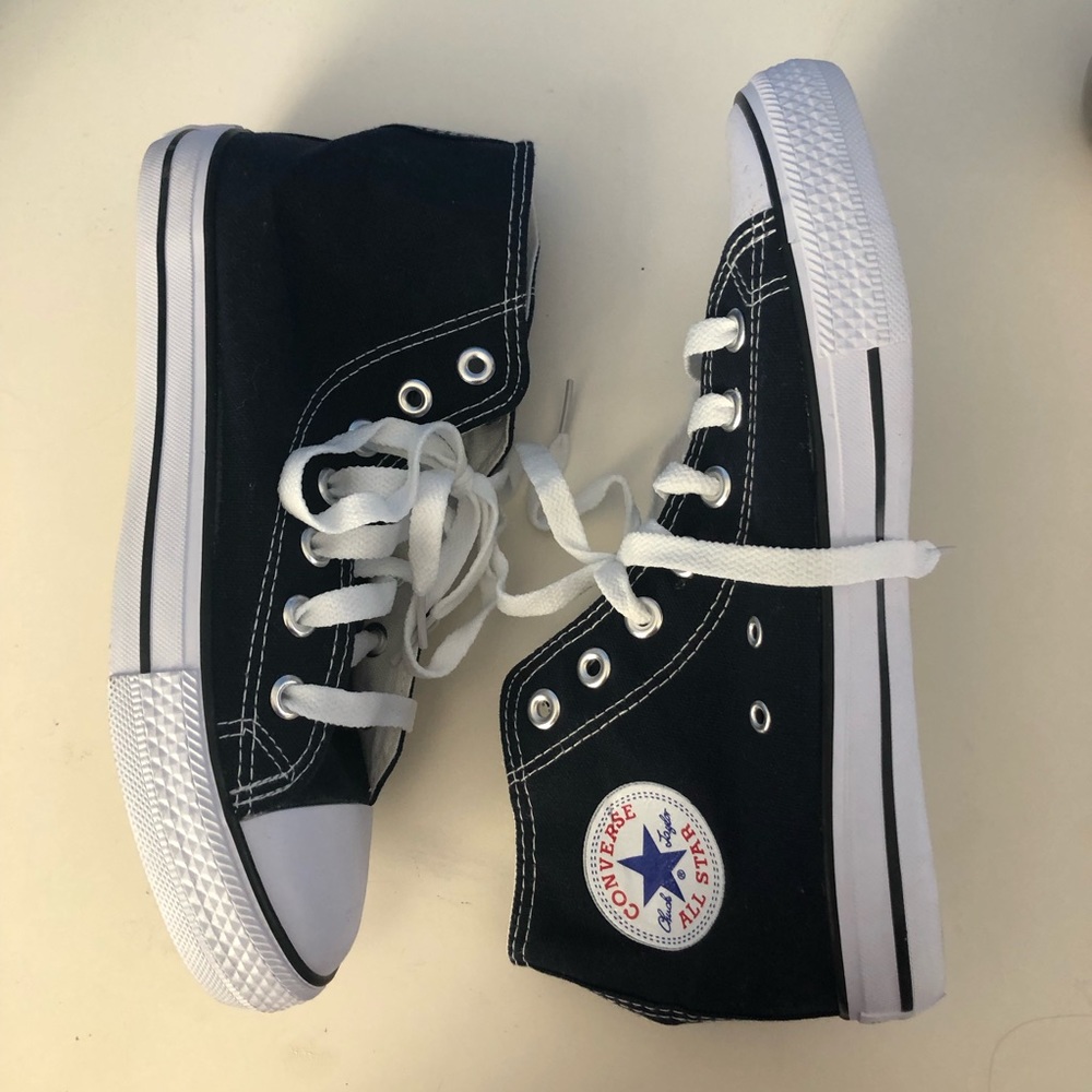 NWOT NAVY BLUE CONVERSE